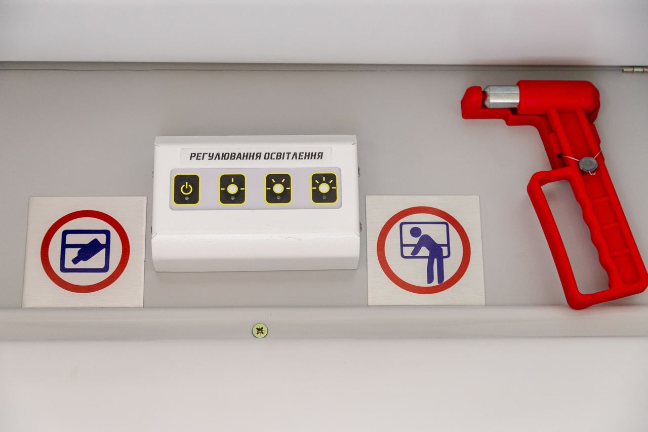 Укрзалізниця показала оновлені плацкартні вагони. Ви таких ще точно не бачили! (фото)